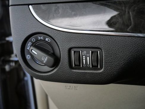 Used 2013 Chrysler Town & Country Touring-L w/ Driver Convenience Group FWD image 26