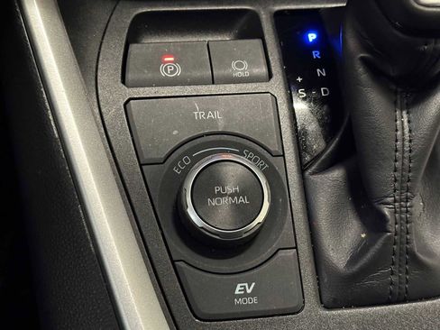 Certified 2025 Toyota RAV4 SE w/ Convenience Package image 17