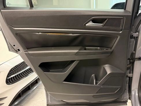 Used 2020 Volkswagen Atlas Cross Sport SE w/ Panoramic Sunroof Package FWD image 19