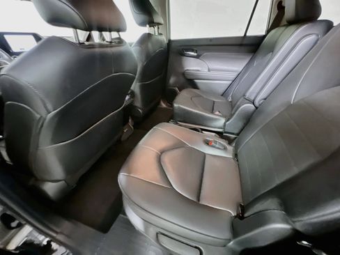 Used 2026 Toyota Highlander XLE AWD/4WD image 29