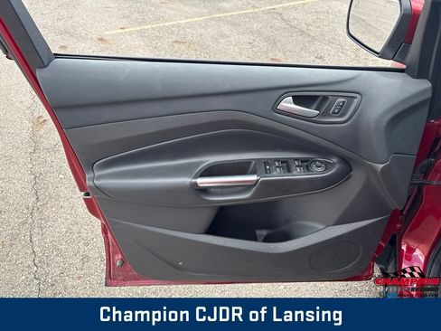 Used 2017 Ford Escape SE w/ Equipment Group 201A FWD image 12