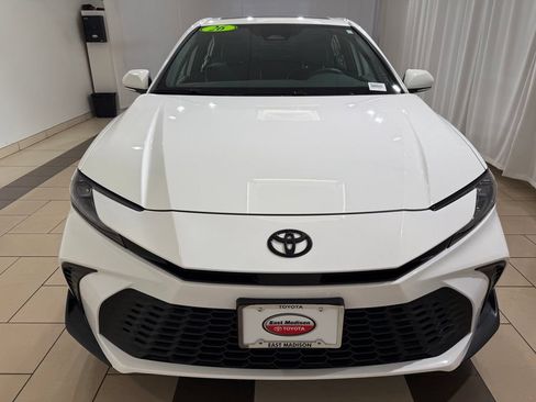 Used 2026 Toyota Camry SE w/ Convenience Package FWD image 8