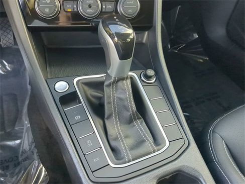 Certified 2023 Volkswagen Jetta SE image 25