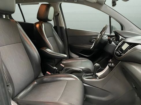 Used 2019 Chevrolet Trax LT w/ LT Convenience Package AWD/4WD image 14