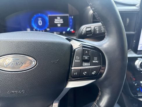 Used 2022 Ford Explorer Platinum w/ Equipment Group 601A AWD/4WD image 19