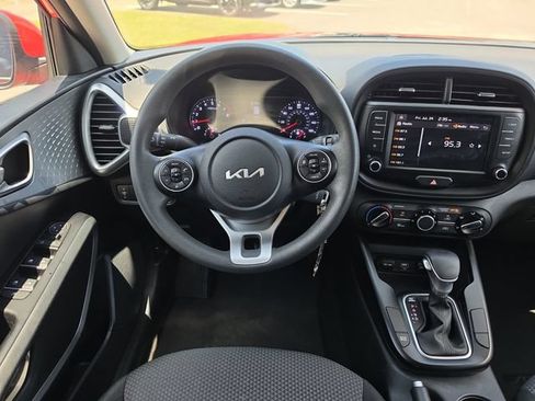 Certified 2022 Kia Soul LX FWD image 8