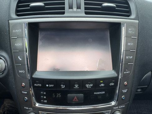 Used 2013 Lexus IS 250C w/ Luxury Pkg RWD image 30