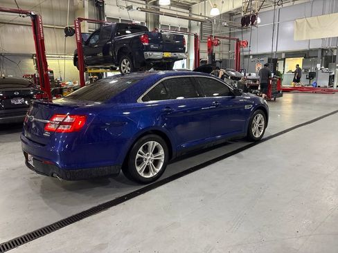 Used 2013 Ford Taurus SEL FWD image 3