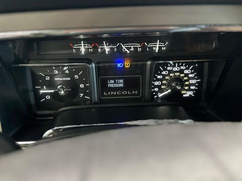 Used 2012 Lincoln Navigator 4WD image 19