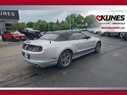 Used 2013 Ford Mustang Convertible RWD image 3
