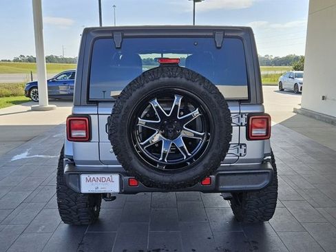 Used 2019 Jeep Wrangler Unlimited Sahara image 7