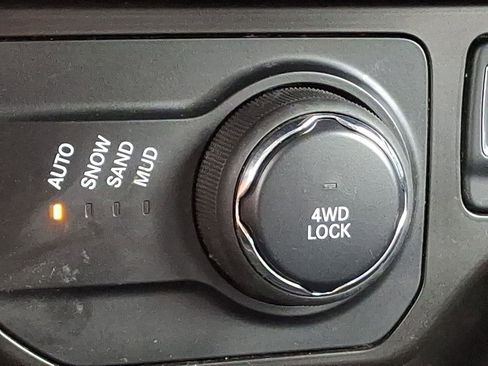 Certified 2021 Jeep Renegade Sport w/ Sport Appearance Group image 24