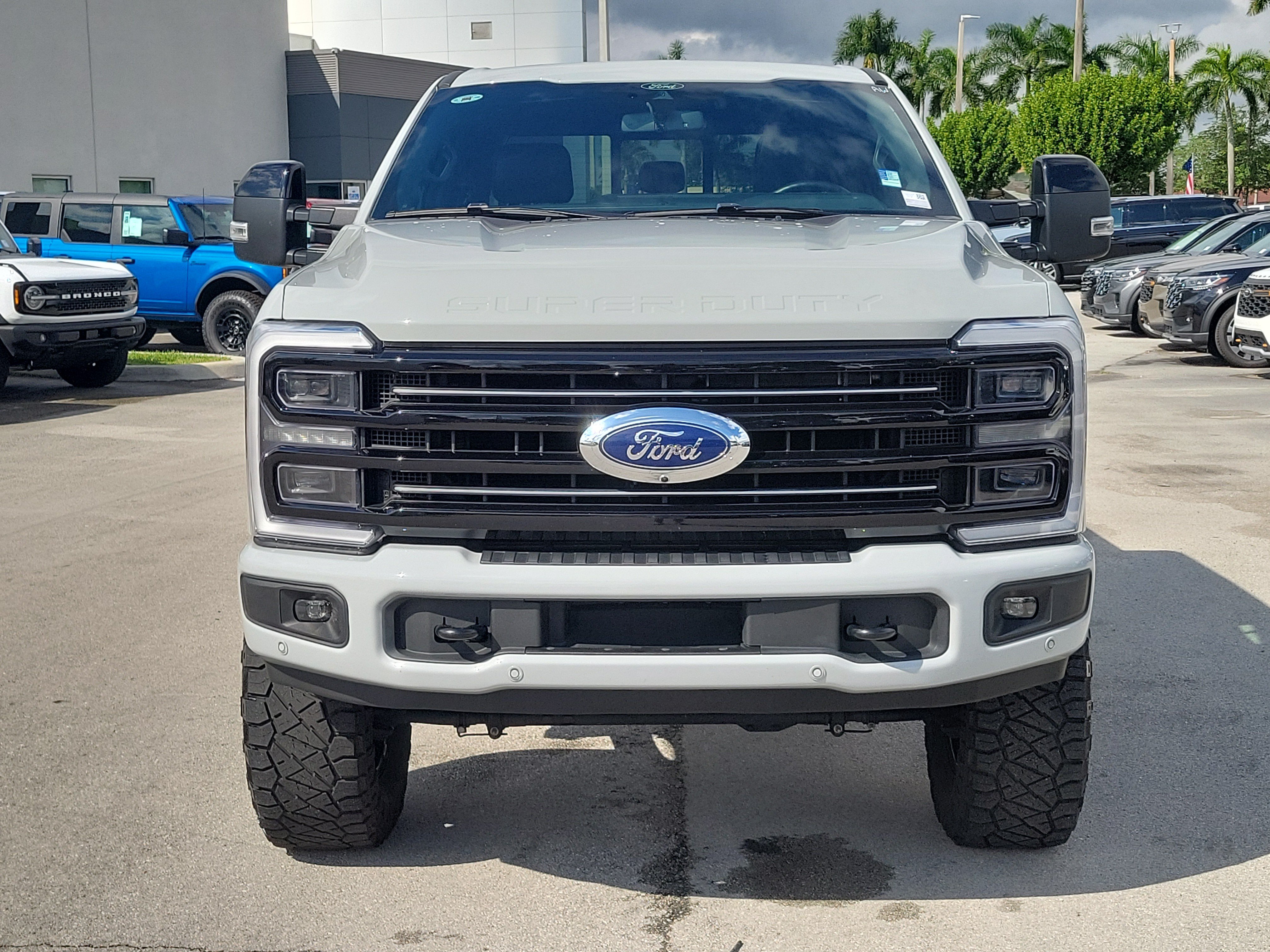 Used 2025 Ford F250 Platinum w/ FX4 Off-Road Package AWD/4WD image 2