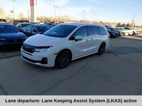 Used 2025 Honda Odyssey Touring image 9