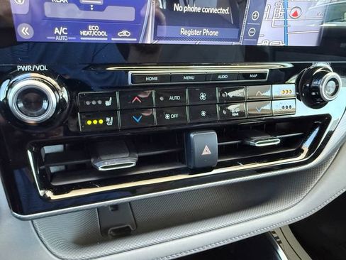 Used 2021 Toyota Highlander Platinum FWD image 25
