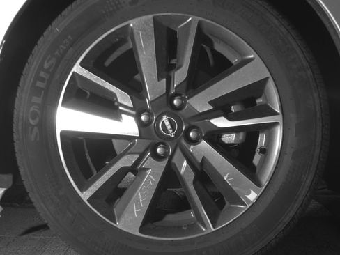 Used 2025 Nissan Versa SV FWD image 13