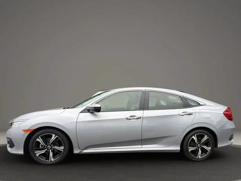 Used 2018 Honda Civic Touring image 3