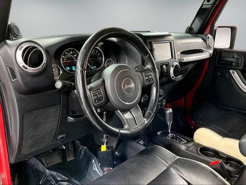 Used 2012 Jeep Wrangler Unlimited Sahara w/ Connectivity Group AWD/4WD image 15