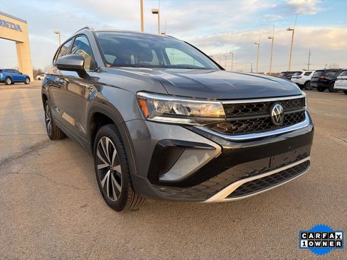 Used 2024 Volkswagen Taos SE image 3