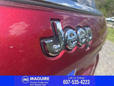 Used 2022 Jeep Compass Latitude w/ Sun and Sound Group AWD/4WD image 9