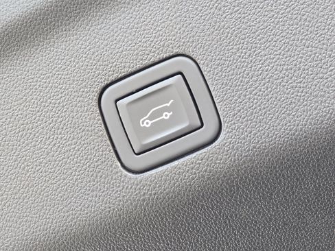 Used 2023 Chevrolet Tahoe High Country image 24