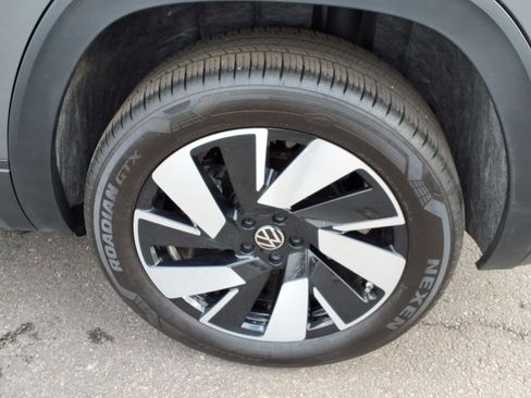 Used 2025 Volkswagen Atlas Cross Sport SE image 10