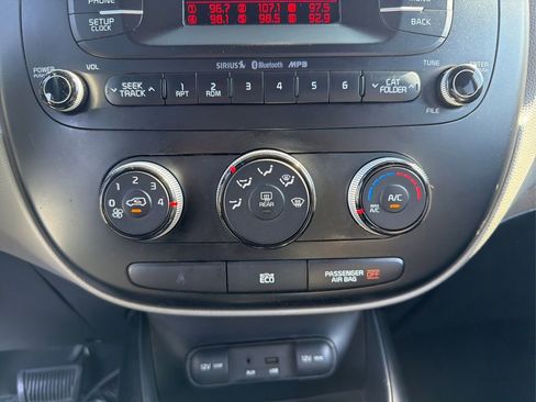 Used 2015 Kia Soul FWD image 32