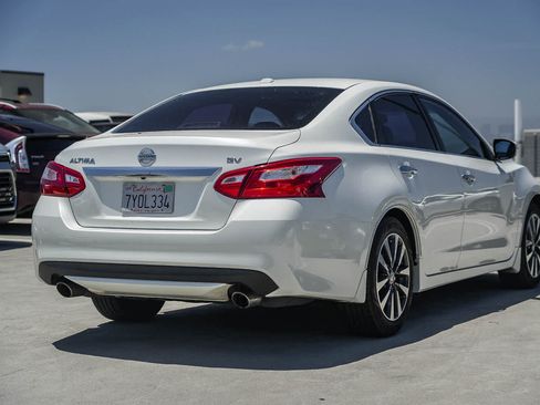 Used 2016 Nissan Altima 2.5 SV w/ Convenience Package FWD image 6