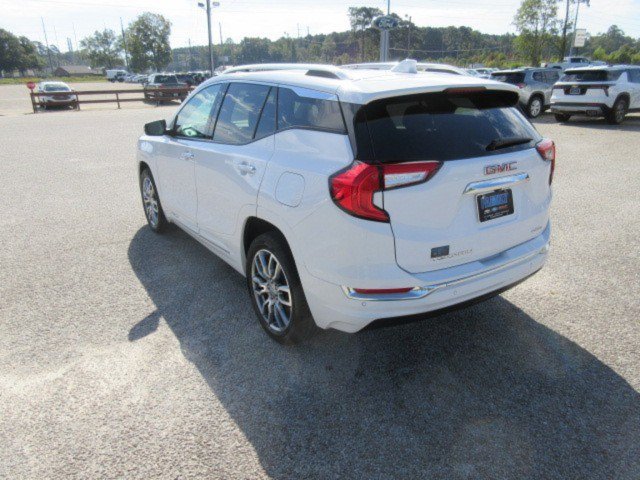 Used 2024 GMC Terrain Denali w/ Denali Premium Package AWD/4WD image 7