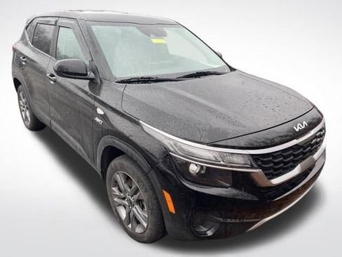 Certified 2022 Kia Seltos LX image 2