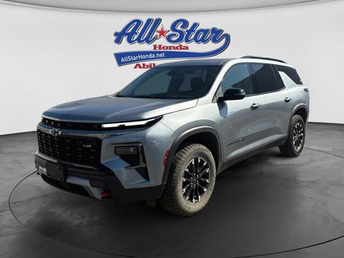 Used 2025 Chevrolet Traverse Z71 AWD/4WD image 2