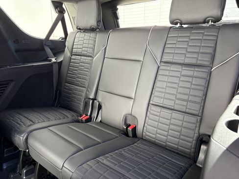 Certified 2025 Cadillac Escalade Premium Luxury Platinum image 14
