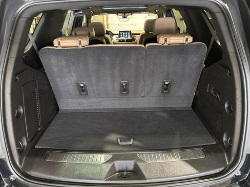 Used 2021 Chevrolet Tahoe Premier w/ Premium Package image 9