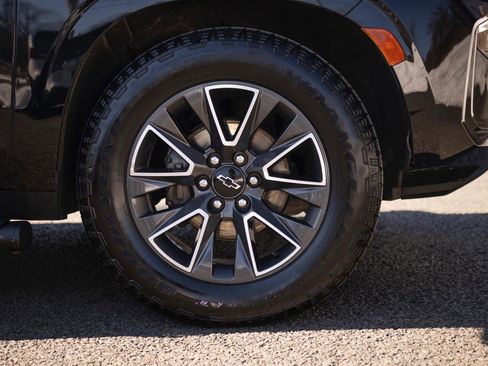 Used 2021 Chevrolet Tahoe Z71 w/ Z71 Off-Road Package image 27