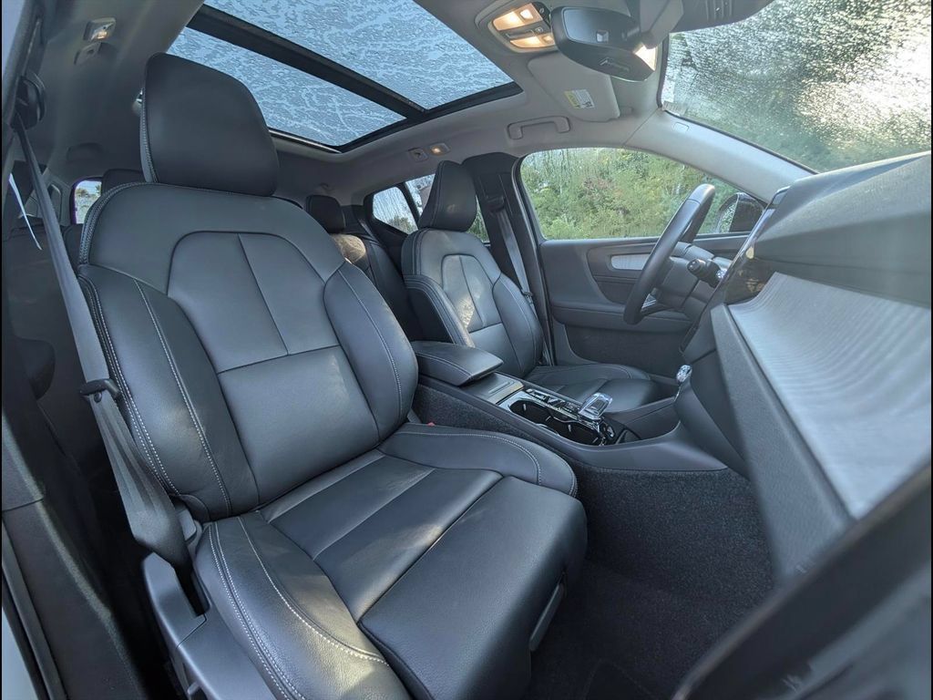Certified 2026 Volvo XC40 B5 Plus AWD/4WD image 21