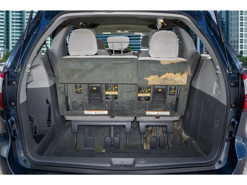 Used 2016 Toyota Sienna LE image 9