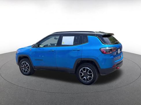 Used 2025 Jeep Compass Trailhawk AWD/4WD image 10