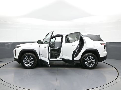 Used 2025 Chevrolet Equinox LT FWD image 41