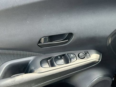 Used 2019 Nissan Kicks S FWD image 12