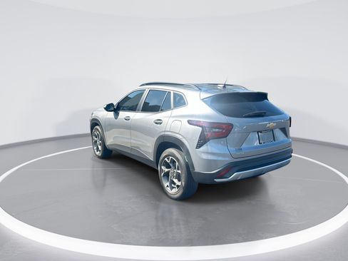 Used 2025 Chevrolet Trax LT w/ Driver Confidence Package FWD image 7