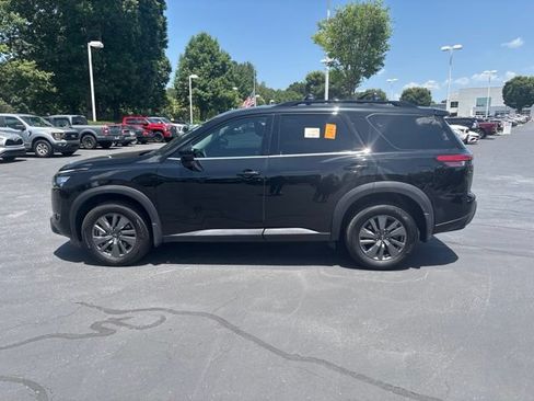 Used 2025 Nissan Pathfinder SV AWD/4WD image 2