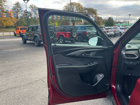 Used 2023 Chevrolet TrailBlazer RS w/ Sun and Liftgate Package image 16