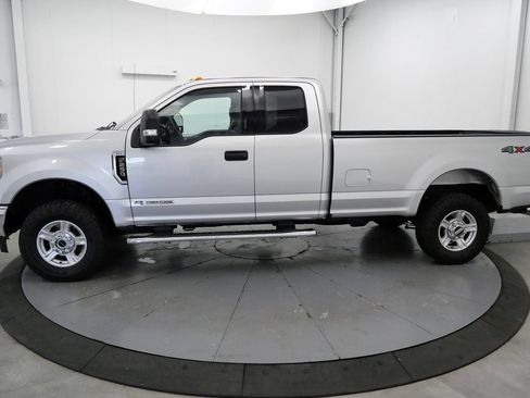 Used 2017 Ford F250 XLT w/ XLT Value Package AWD/4WD image 4