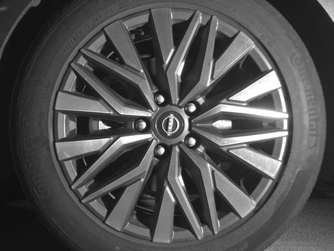 Used 2025 Nissan Altima 2.5 SV image 12