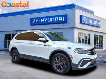 Used 2022 Volkswagen Tiguan SE w/ Panoramic Sunroof Package