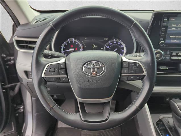 Used 2022 Toyota Highlander XLE FWD image 16