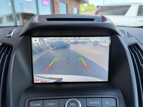 Used 2017 Ford C-MAX Energi SE w/ Equipment Group 401A FWD image 15