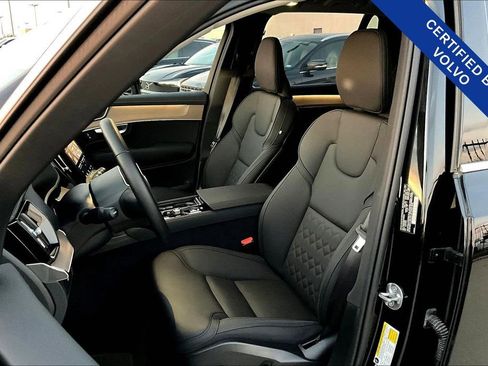 Certified 2025 Volvo XC90 B6 Plus image 32