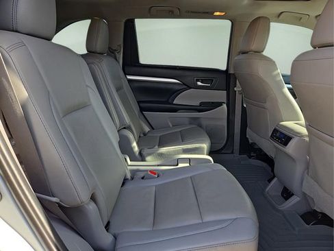 Used 2019 Toyota Highlander XLE image 14