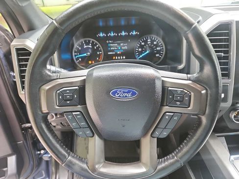 Used 2018 Ford Expedition XLT image 17